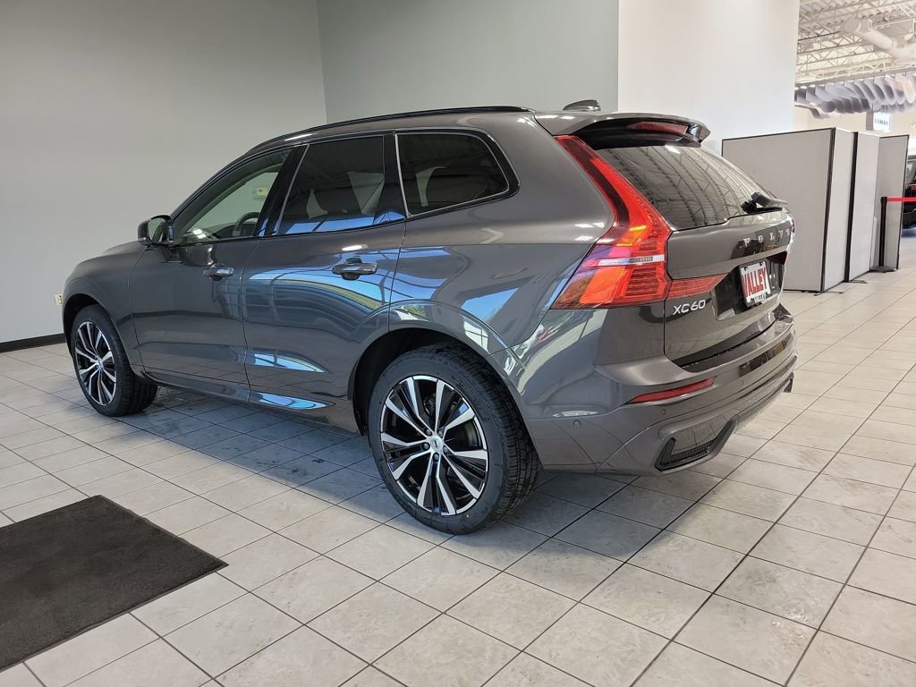 Used 2025 Volvo XC60 B5 Plus image 38