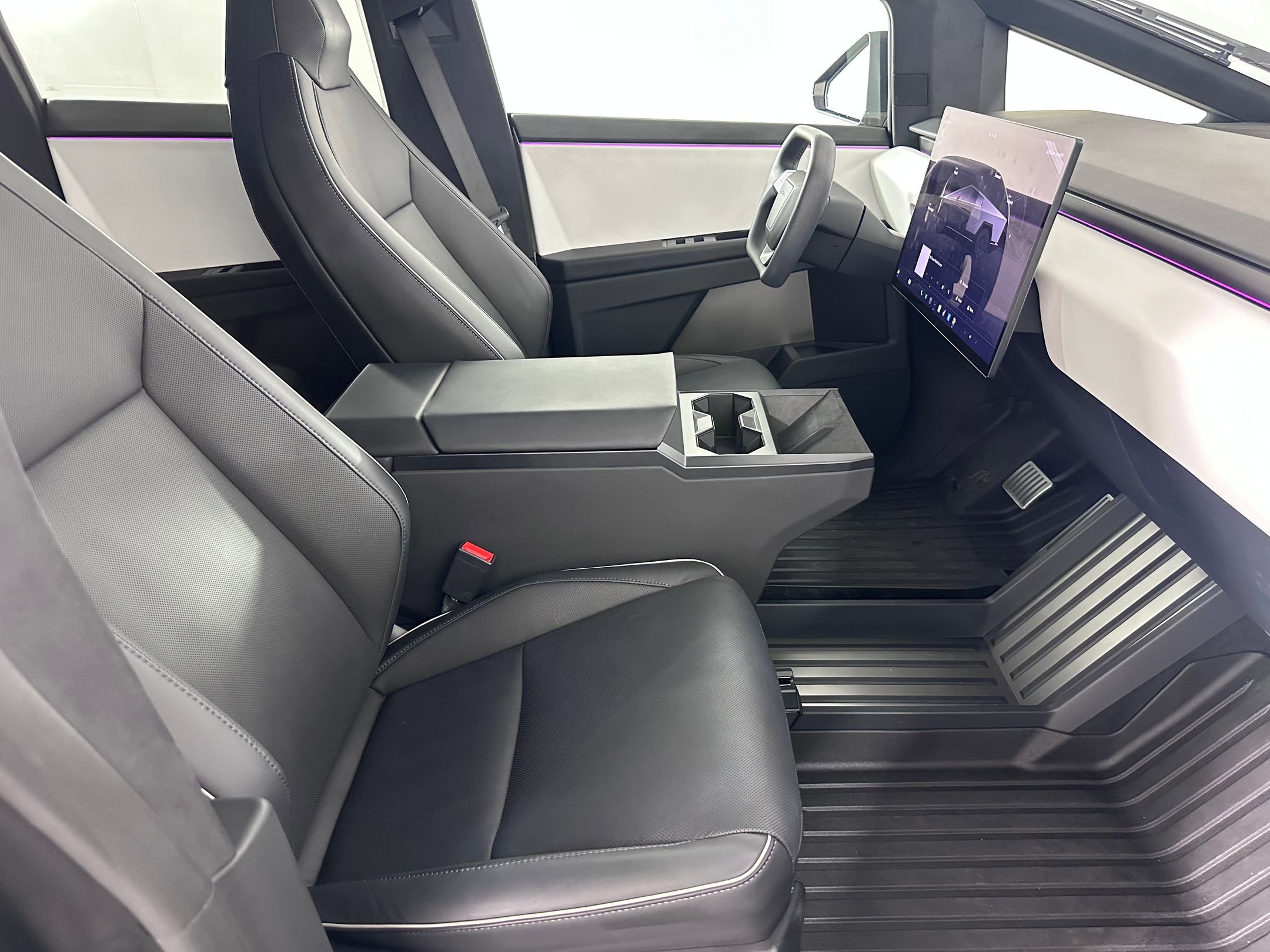 Used 2024 Tesla Cybertruck AWD Crew Cab image 20