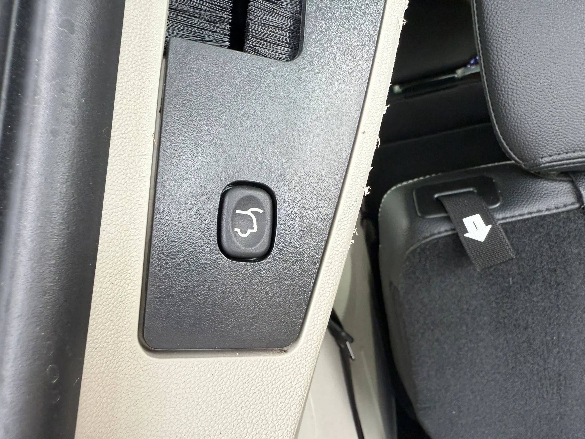 Used 2018 Dodge Grand Caravan SXT FWD image 31