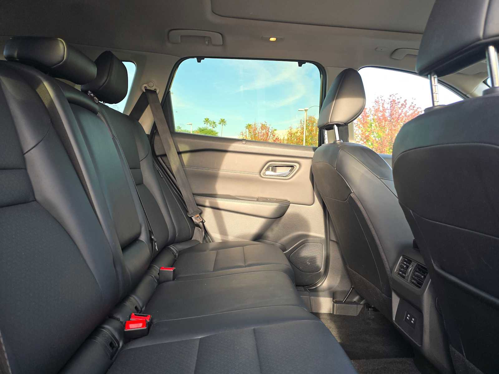 Used 2024 Nissan Rogue SV w/ SV Premium Package image 12