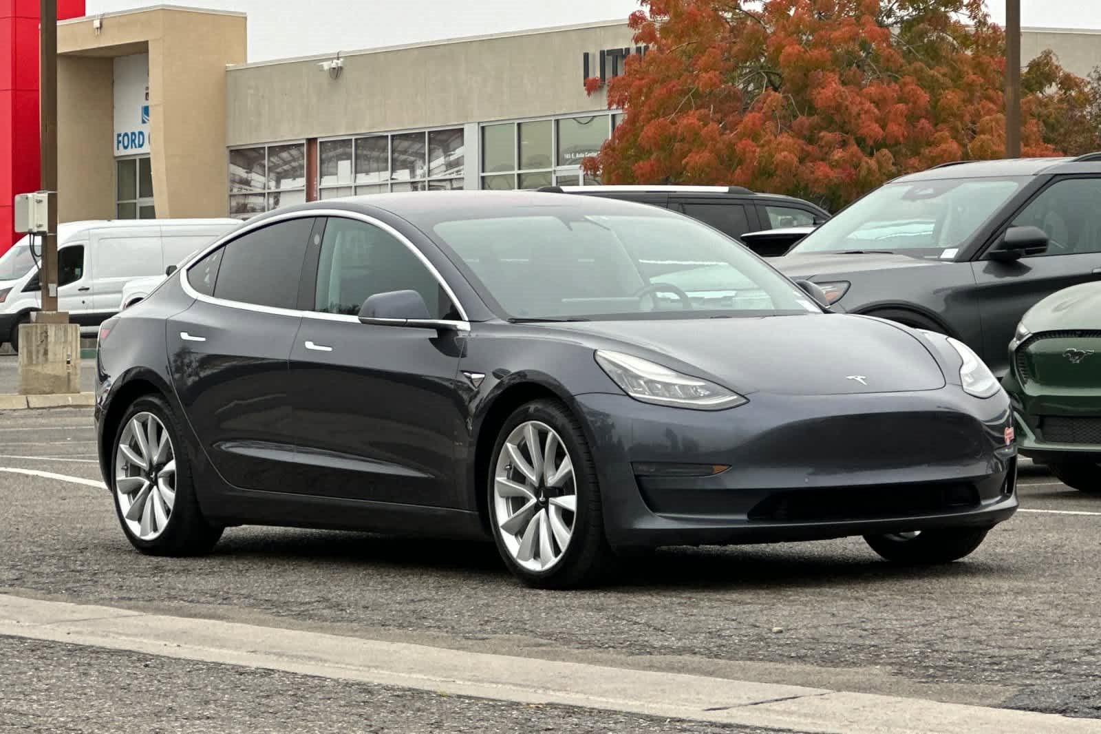 Used 2018 Tesla Model 3 image 9
