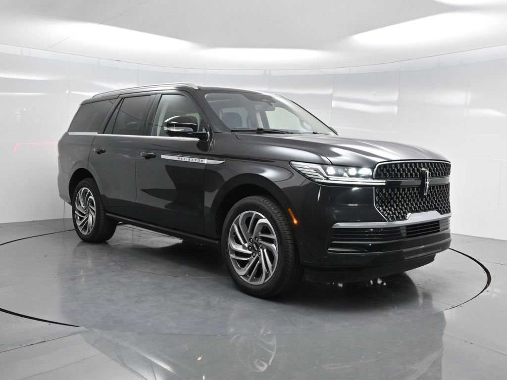 Used 2025 Lincoln Navigator Reserve image 33