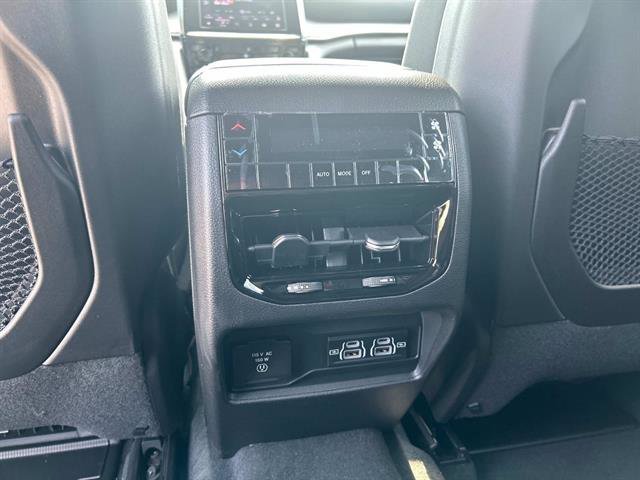 New 2025 Jeep Grand Cherokee L Altitude image 7