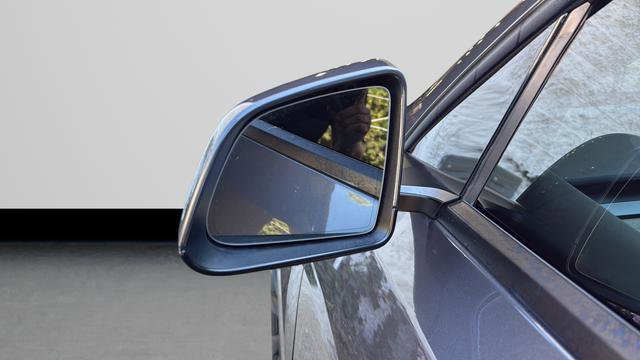 Used 2022 Tesla Model Y Long Range image 30