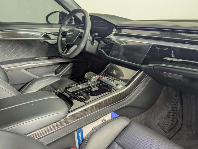 Used 2024 Audi S8 image 30