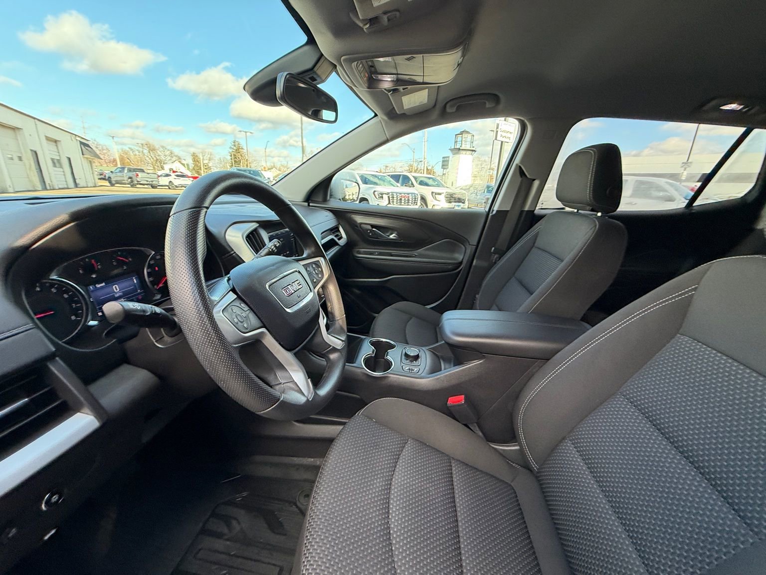 Used 2024 GMC Terrain SLE w/ Driver Convenience Package image 4