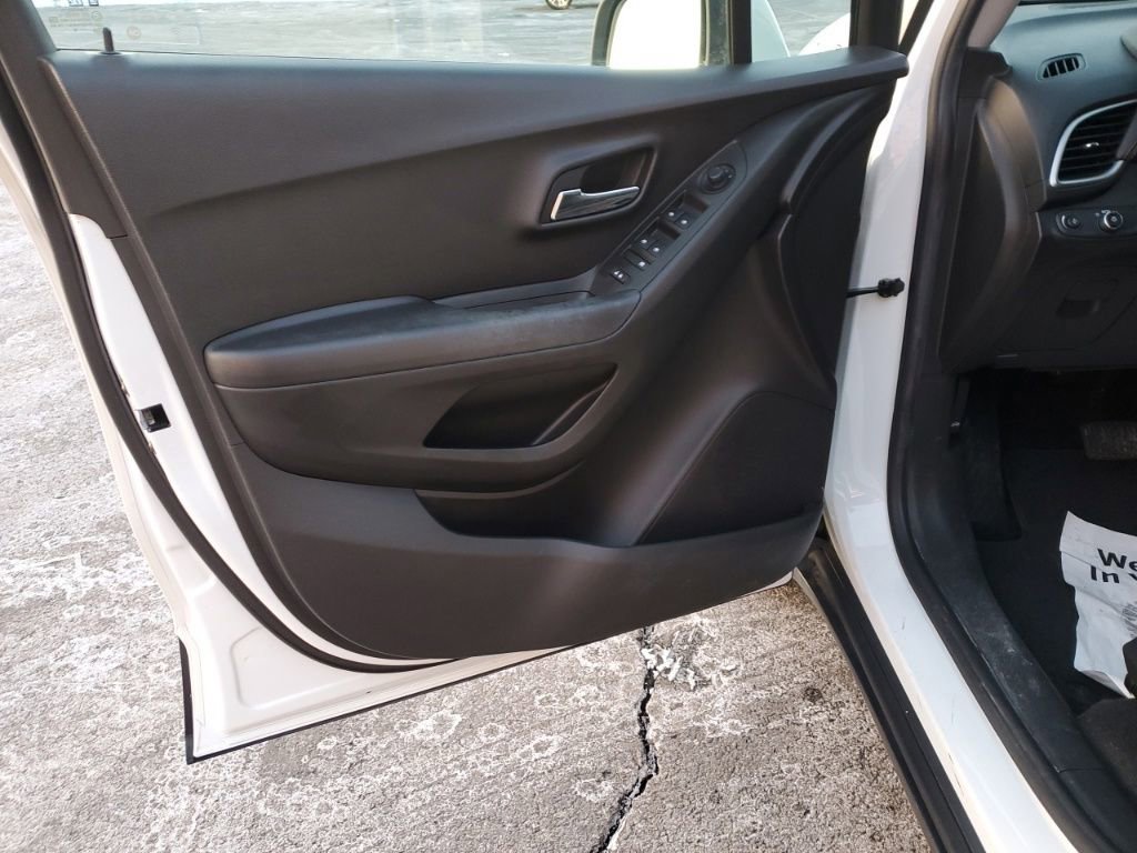 Used 2019 Chevrolet Trax LT w/ LT Convenience Package image 13