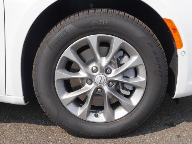 New 2026 Chrysler Pacifica Select AWD/4WD image 13