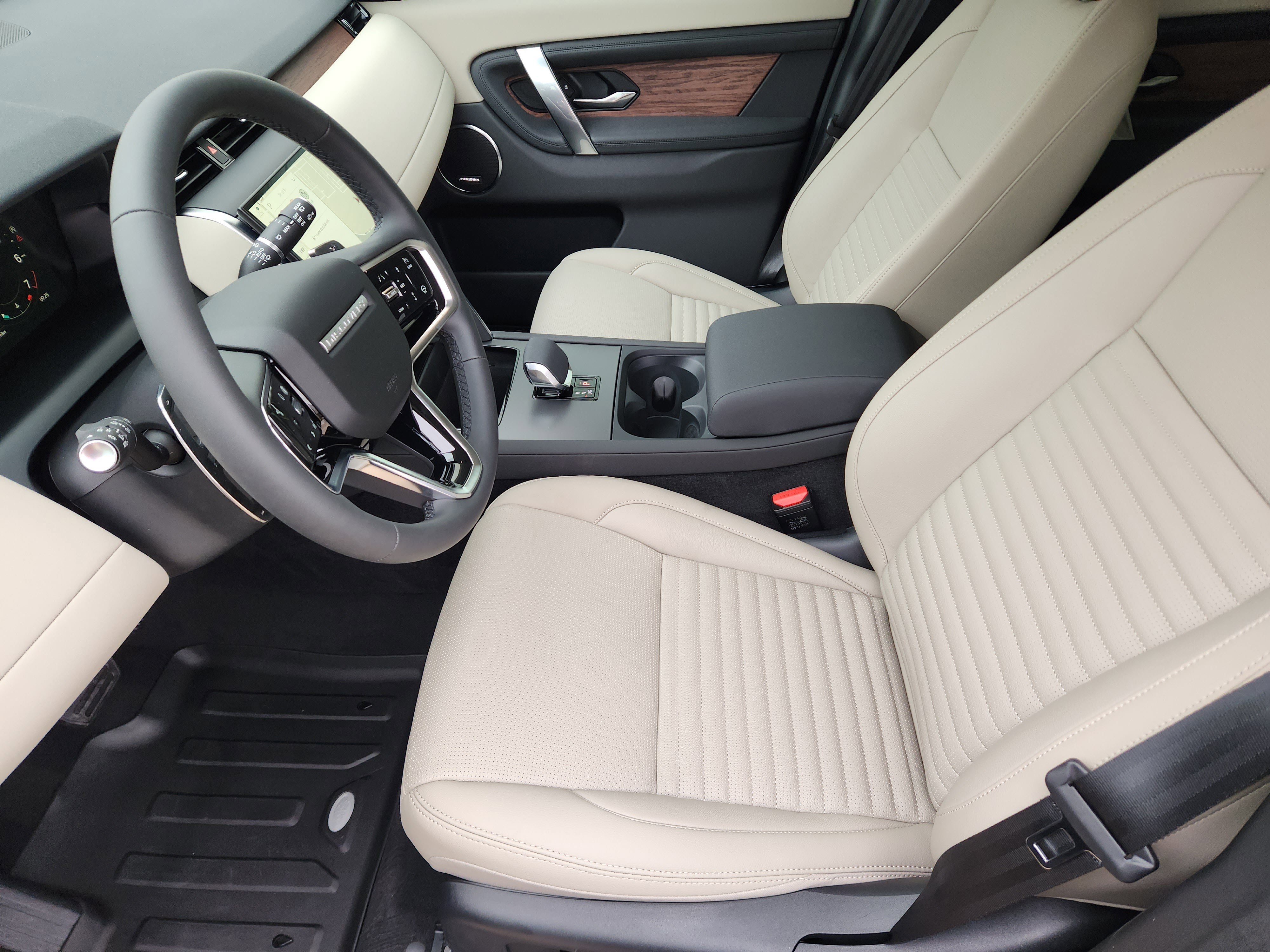 New 2025 Land Rover Discovery Sport S image 13