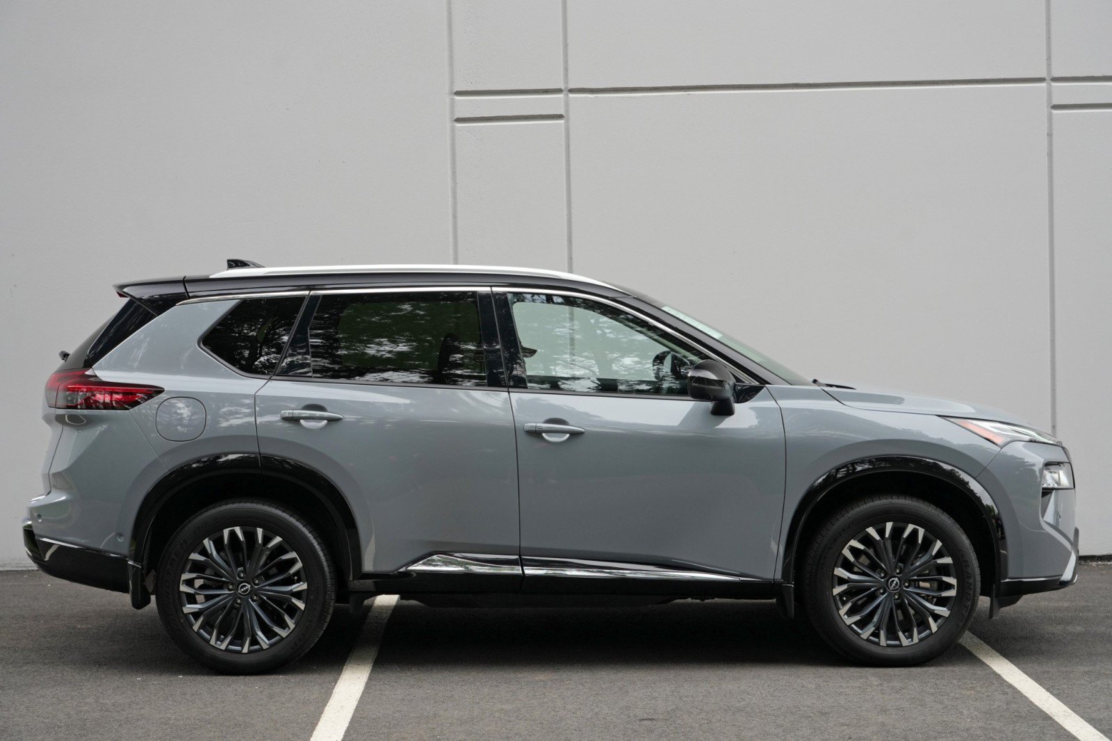 Used 2025 Nissan Rogue Platinum w/ Tech Package AWD/4WD image 50