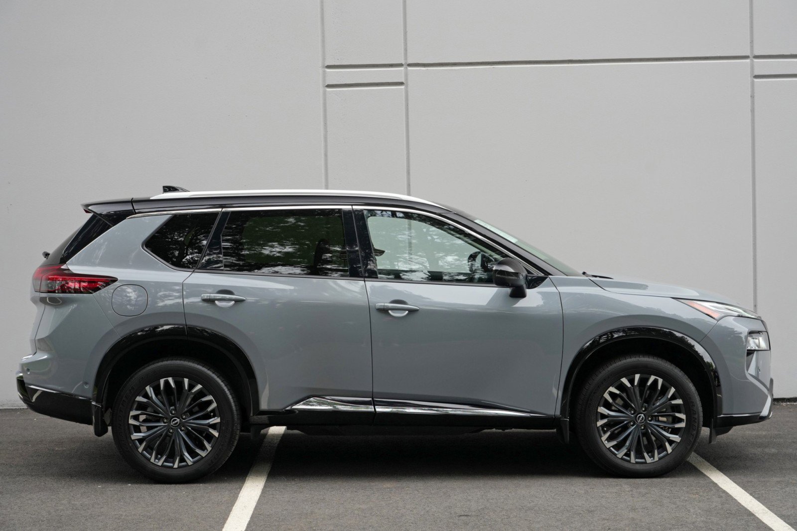Used 2025 Nissan Rogue Platinum w/ Tech Package AWD/4WD image 50
