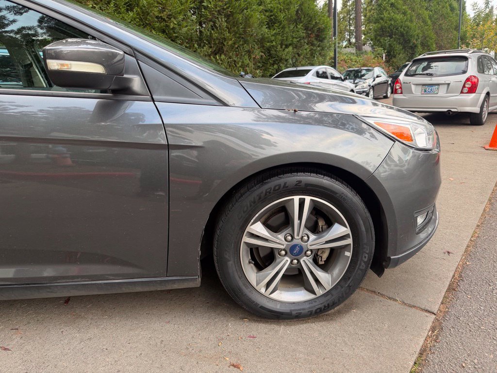 Used 2017 Ford Focus SE FWD image 3