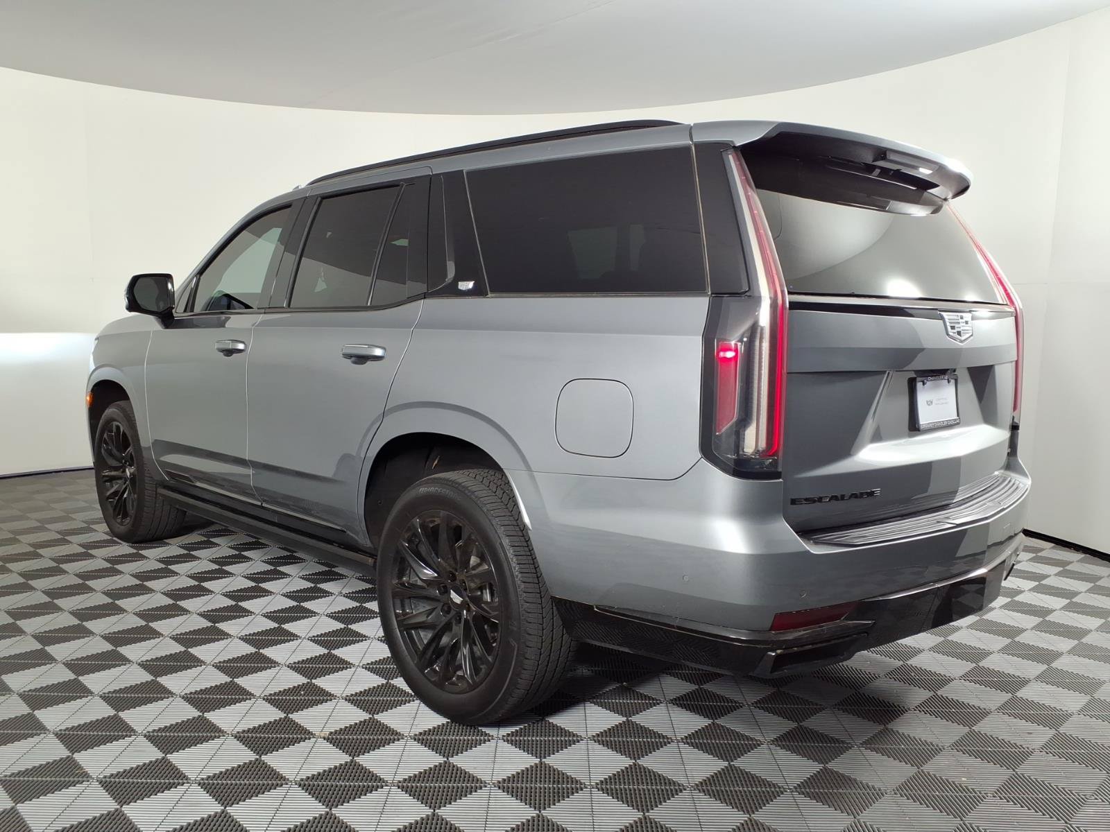 Certified 2023 Cadillac Escalade Sport Platinum w/ LPO, ONYX Package AWD/4WD image 6