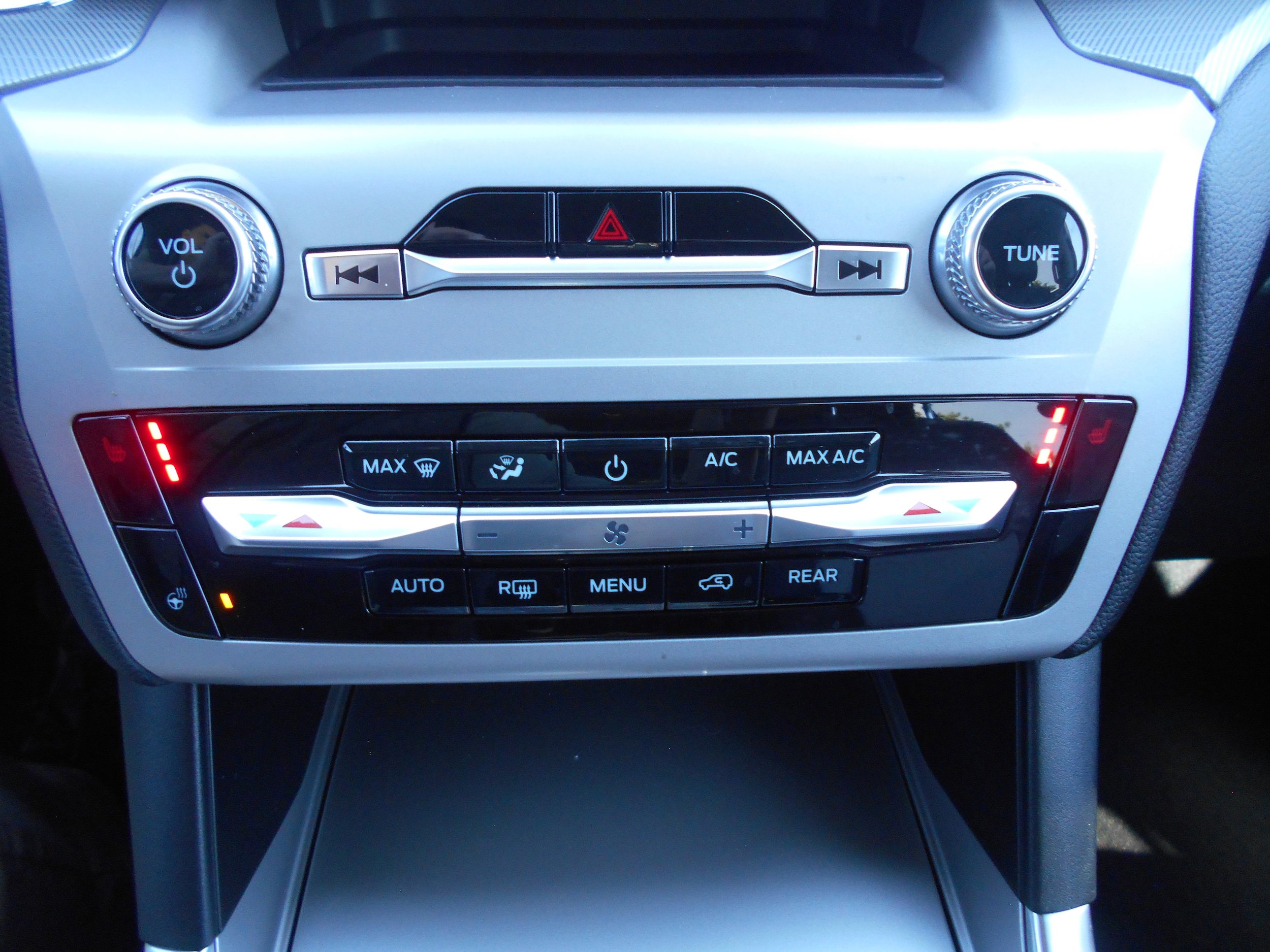 Used 2023 Ford Explorer XLT w/ Equipment Group 202A image 15