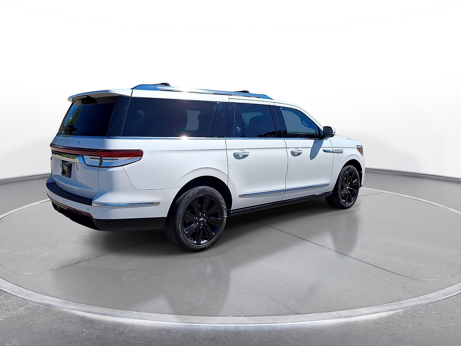 Used 2024 Lincoln Navigator L Reserve AWD/4WD image 8