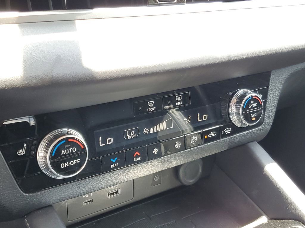 Used 2023 Mitsubishi Outlander SEL image 23