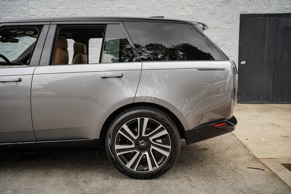 Used 2023 Land Rover Range Rover SE image 12