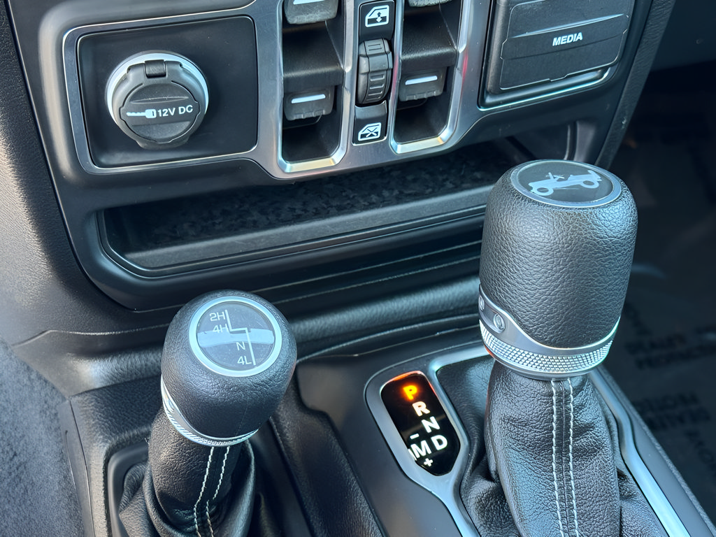 Used 2020 Jeep Wrangler Unlimited Sahara AWD/4WD image 34