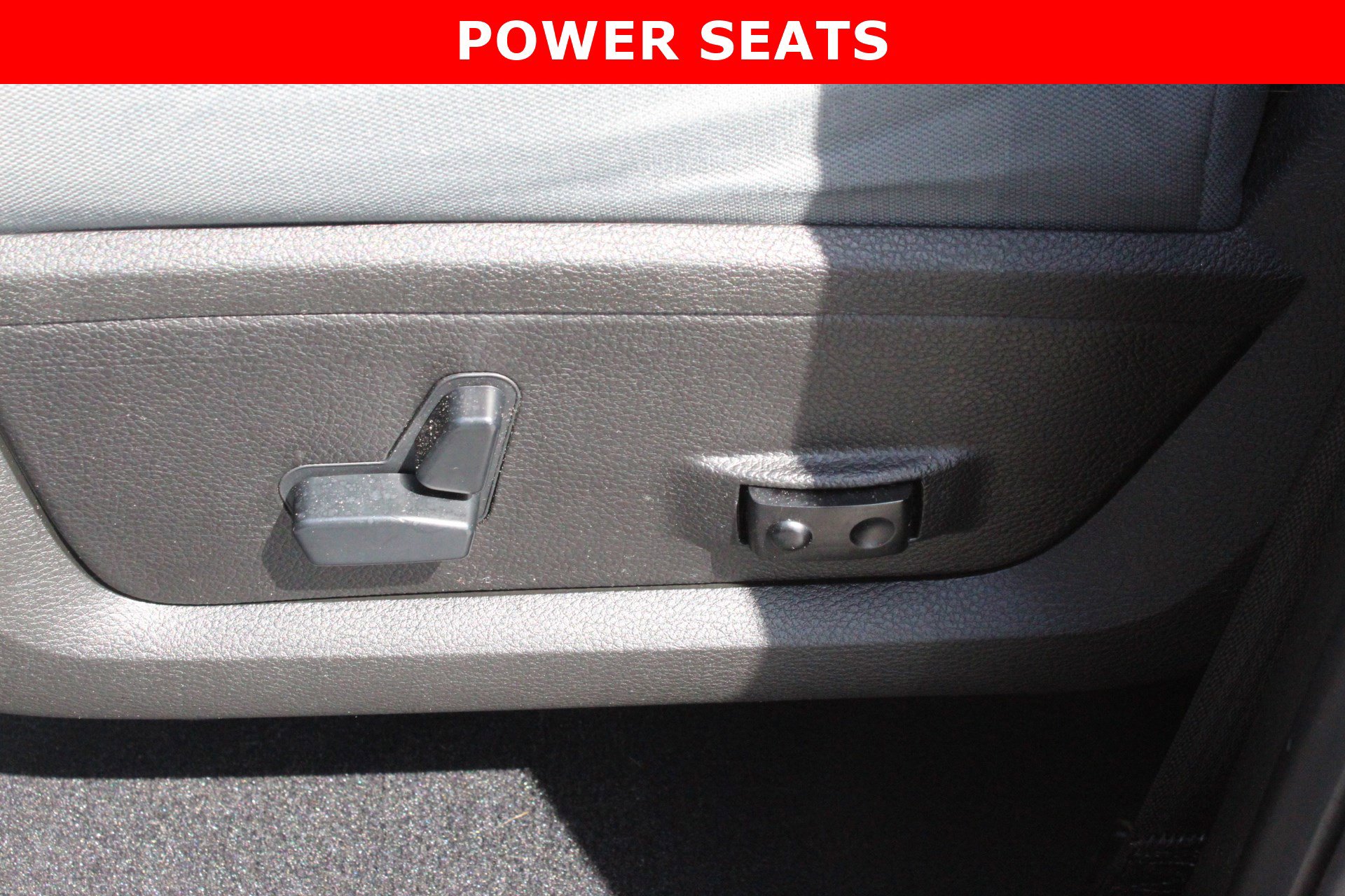 Used 2020 RAM 1500 Classic SLT w/ Luxury Group RWD image 15