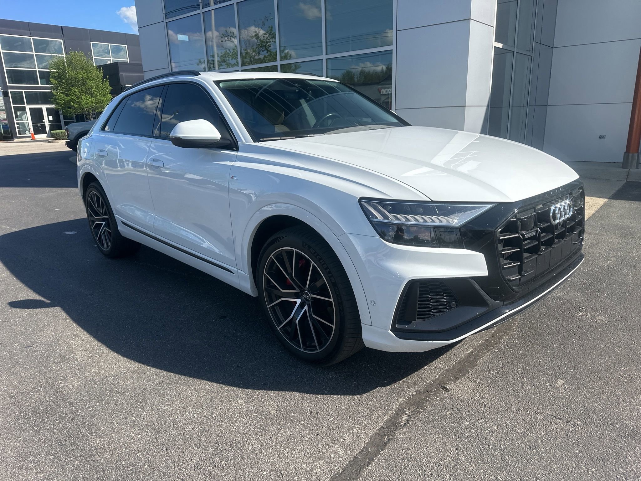Used 2020 Audi Q8 Prestige w/ Prestige Package image 3