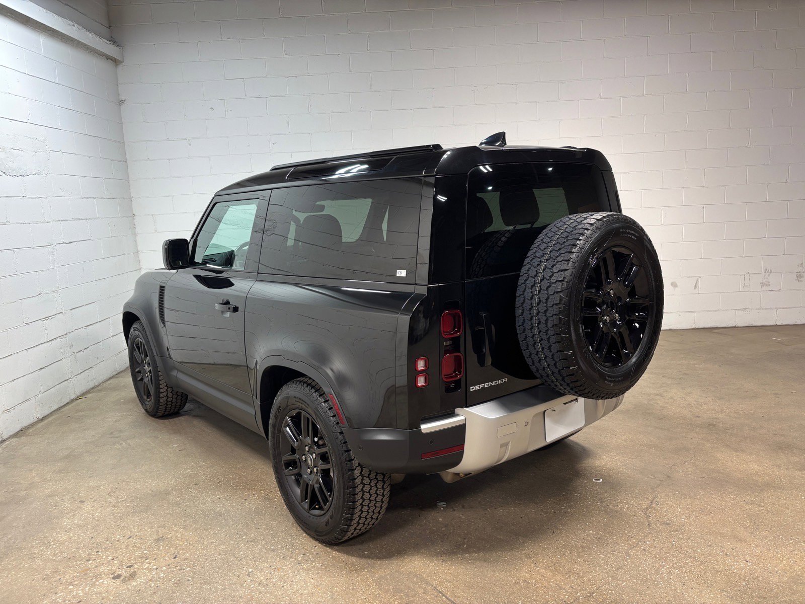 Used 2023 Land Rover Defender 90 S AWD/4WD image 9