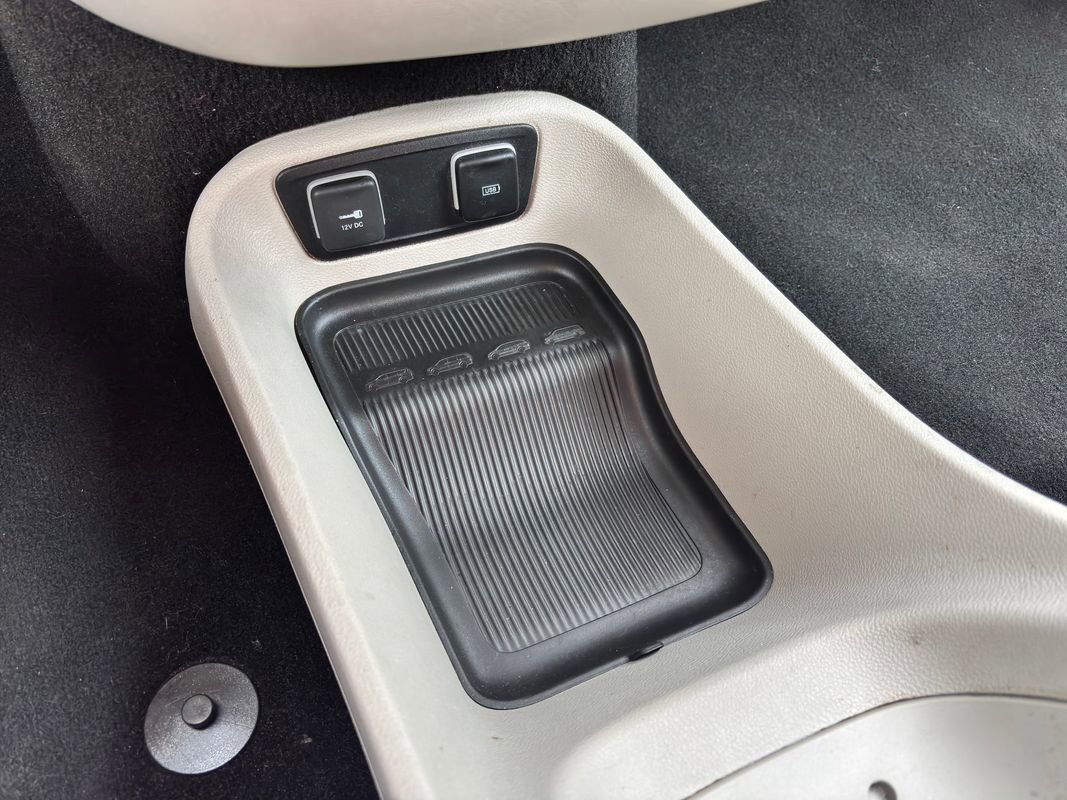 Used 2020 Chrysler Pacifica Touring-L FWD image 26