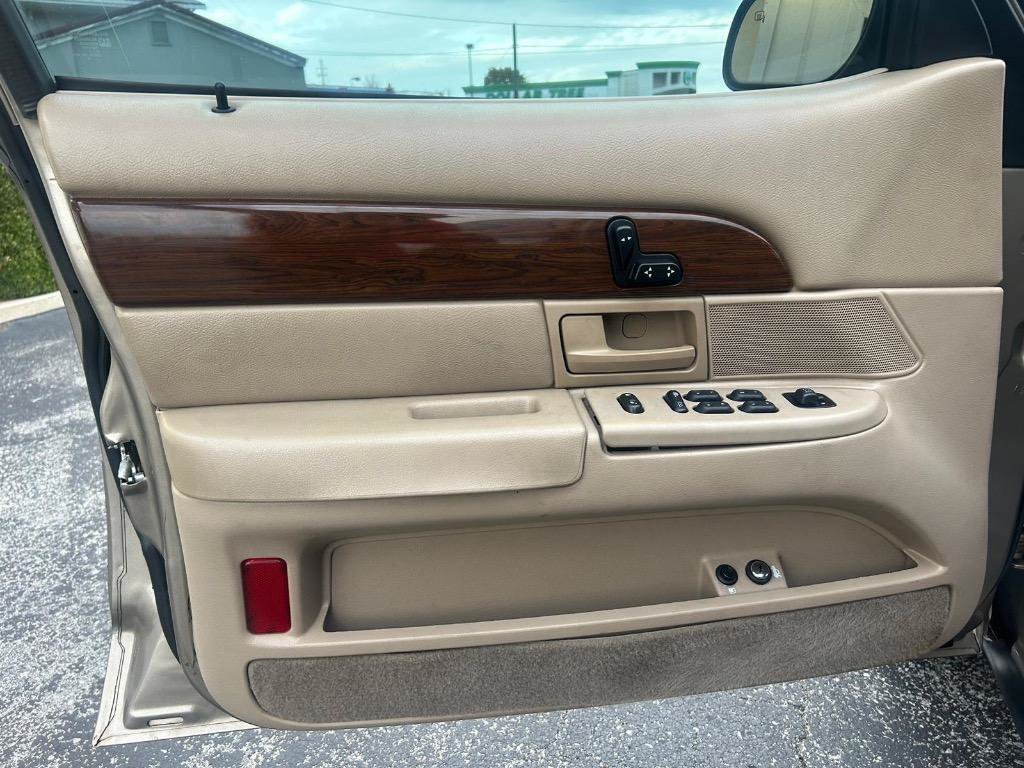 Used 2003 Mercury Grand Marquis LSE RWD image 11