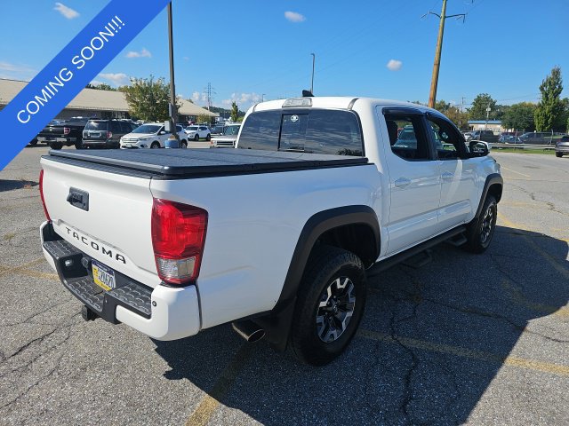 Used 2017 Toyota Tacoma TRD Off-Road w/ Premium & Technology Package AWD/4WD image 3