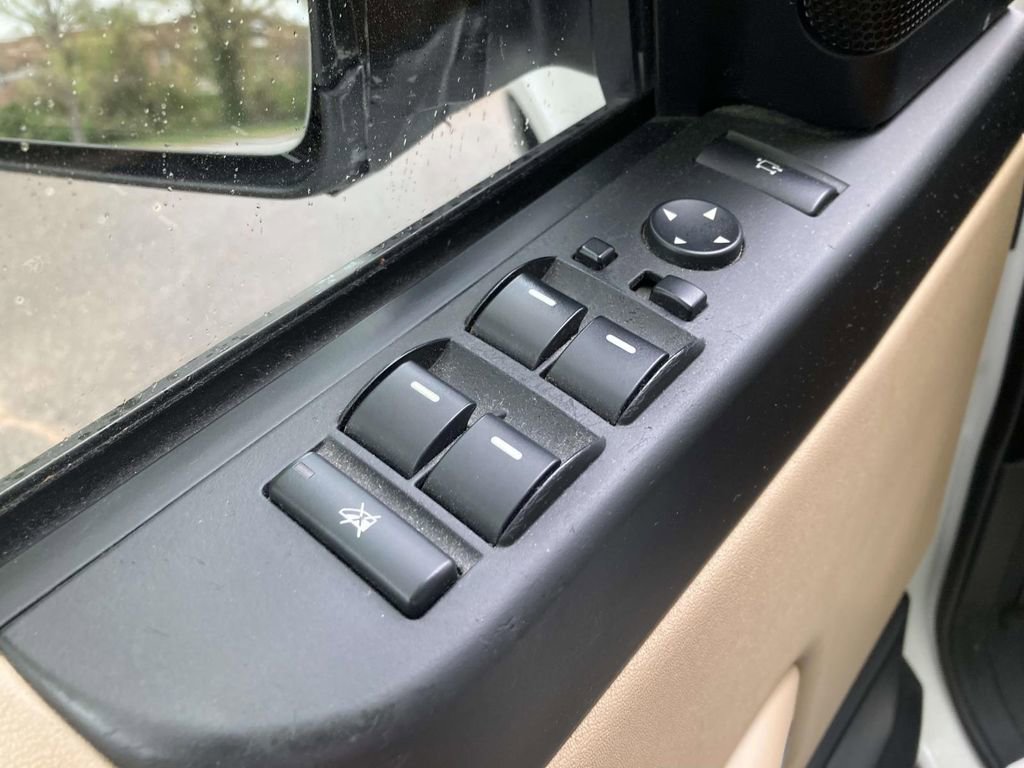 Used 2011 Land Rover Range Rover HSE image 11