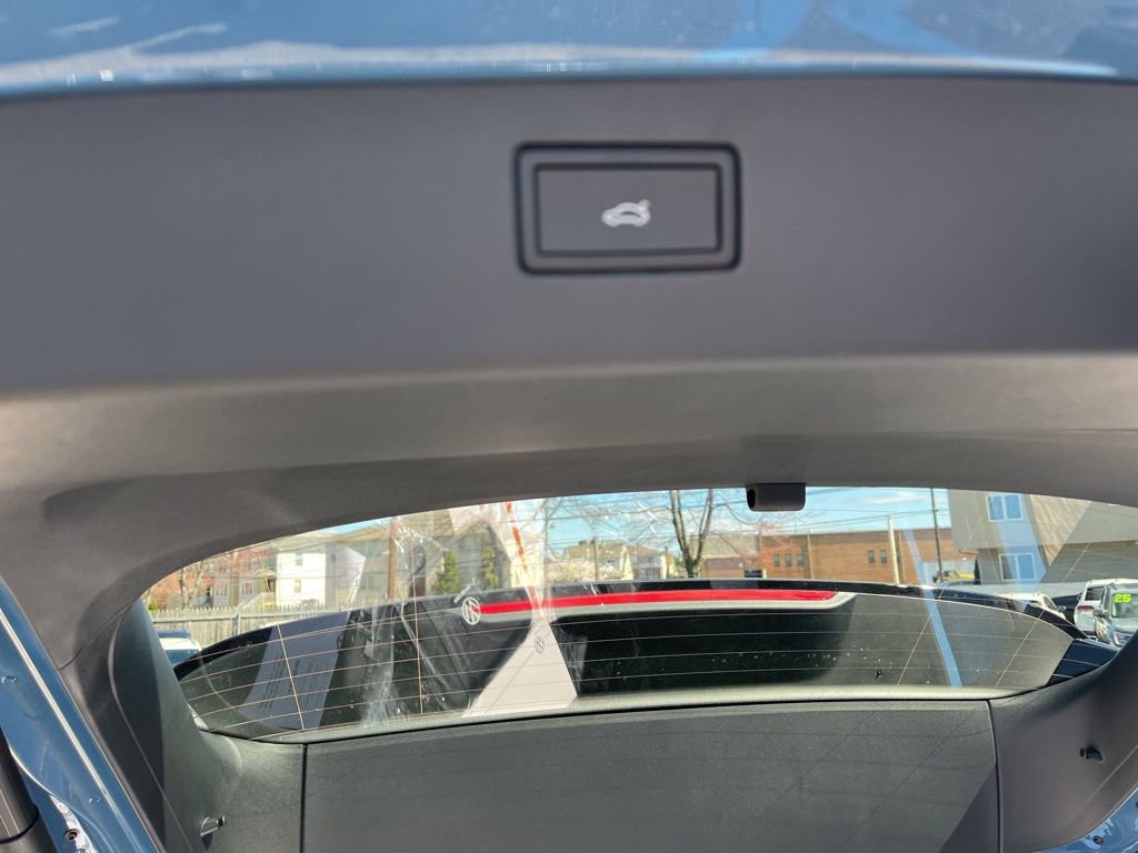 New 2026 Volkswagen Tiguan SE R-Line image 11