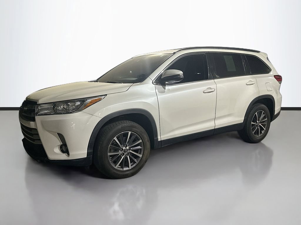 Used 2019 Toyota Highlander XLE image 3