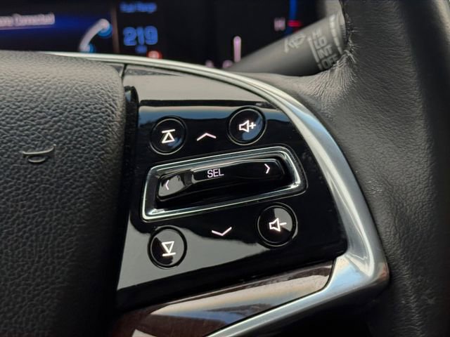 Used 2013 Cadillac XTS Luxury image 12