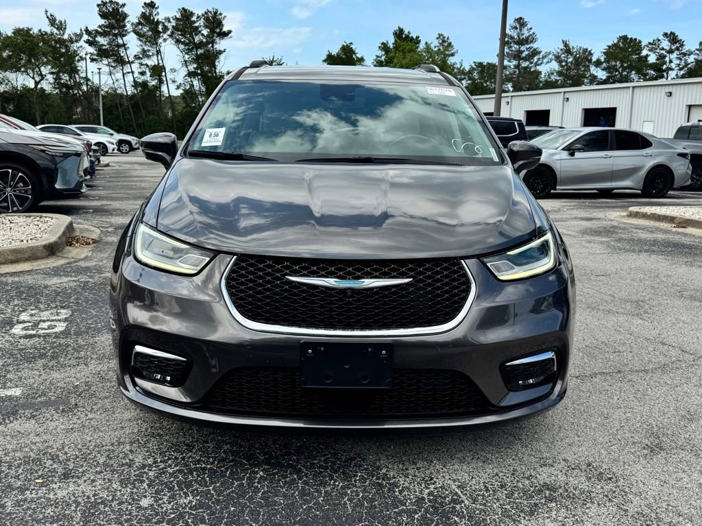 Used 2021 Chrysler Pacifica Touring-L FWD image 2