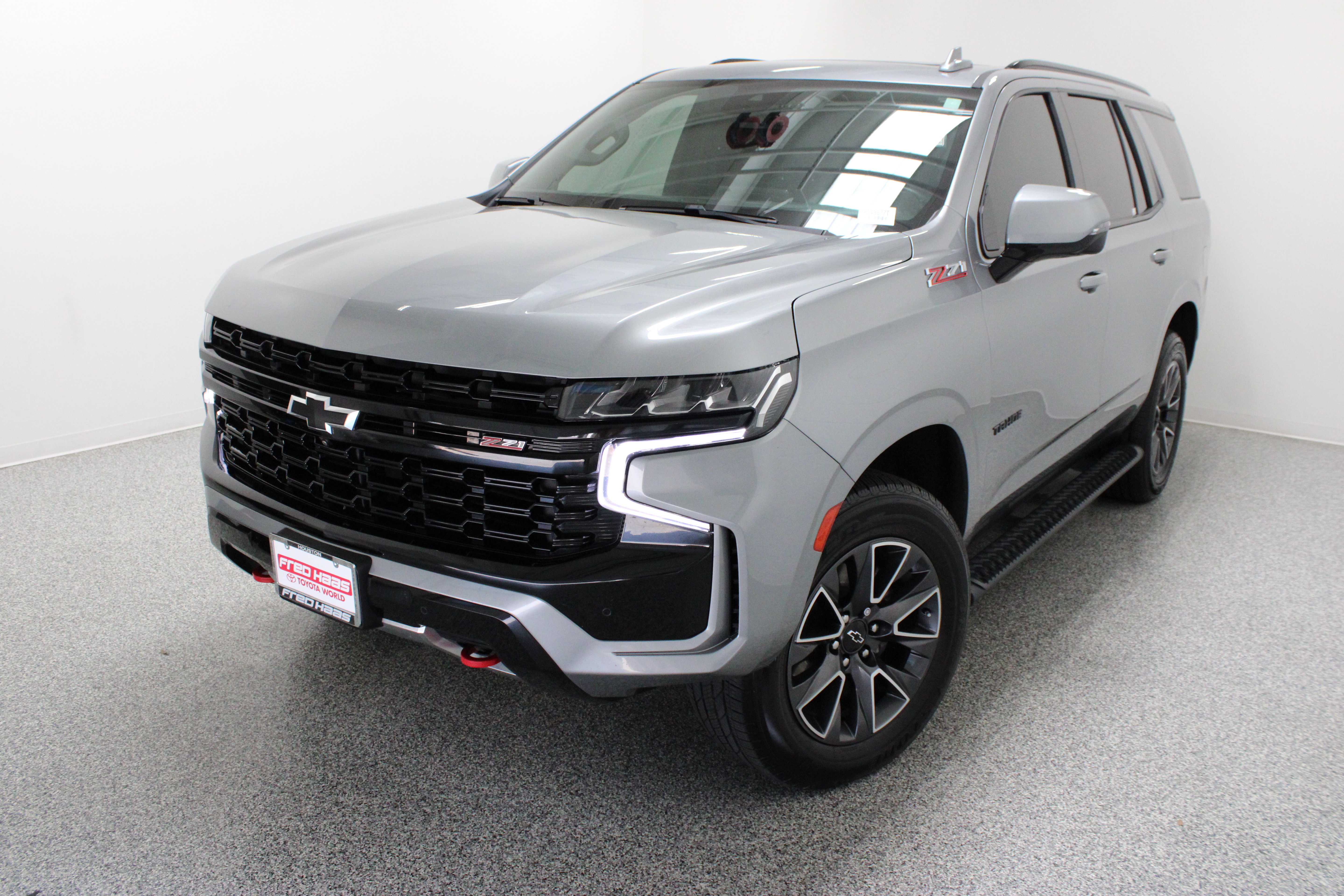 Used 2023 Chevrolet Tahoe Z71 w/ Luxury Package AWD/4WD image 2