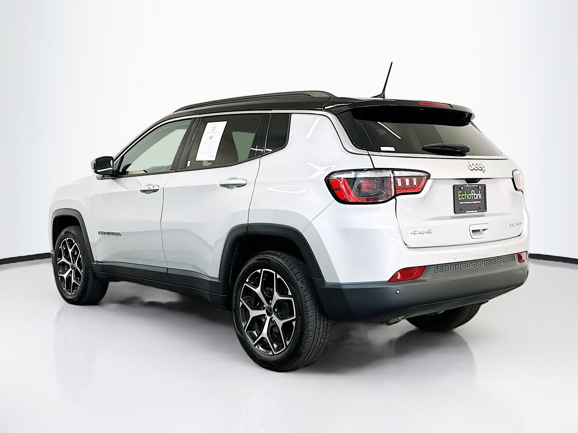 Used 2025 Jeep Compass Limited image 5