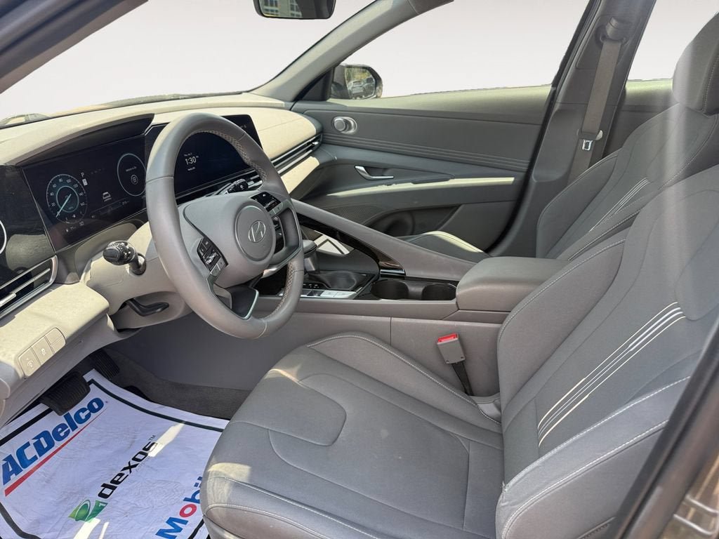 Used 2024 Hyundai Elantra SEL w/ Convenience Package FWD image 9