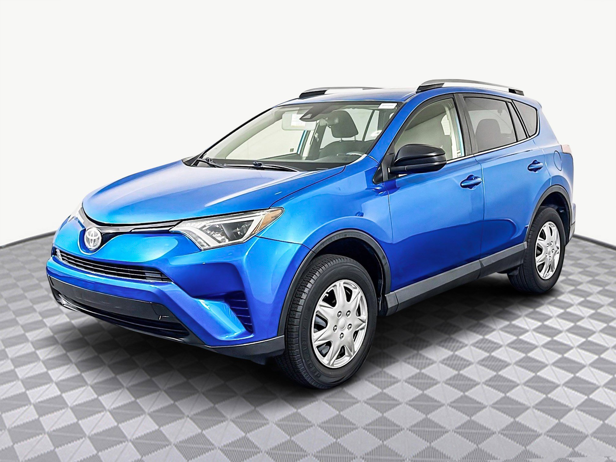 Used 2018 Toyota RAV4 LE image 4