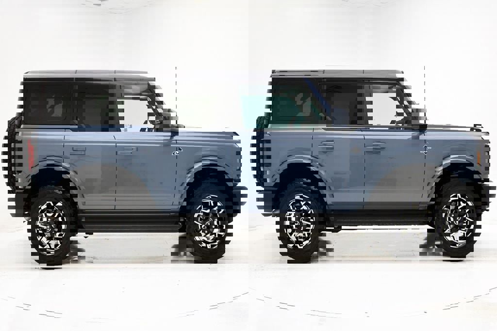 Used 2025 Ford Bronco Outer Banks image 3