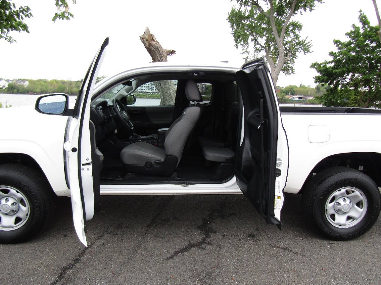 Used 2021 Toyota Tacoma SR RWD image 13