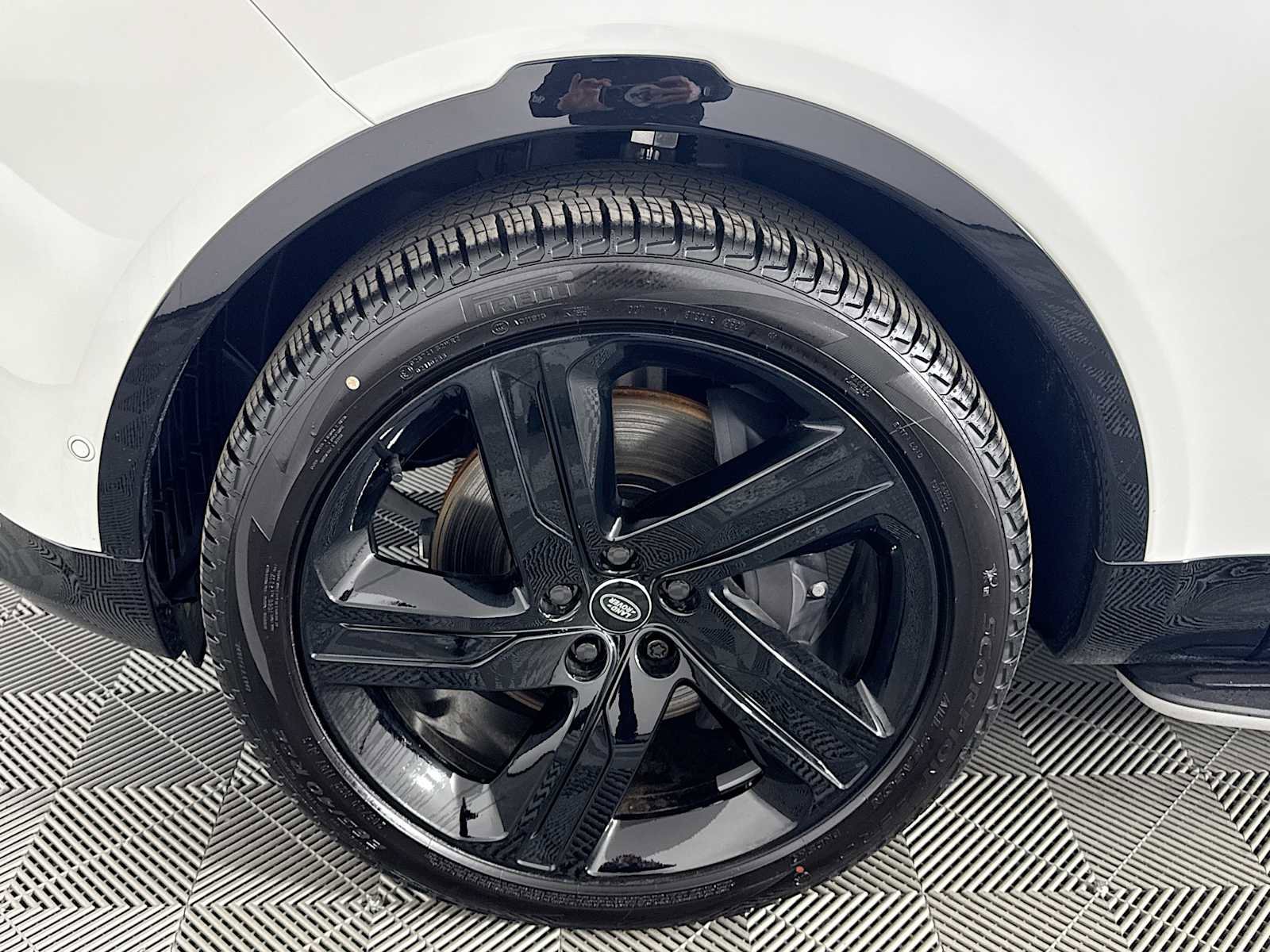 New 2025 Land Rover Discovery Dynamic SE image 26