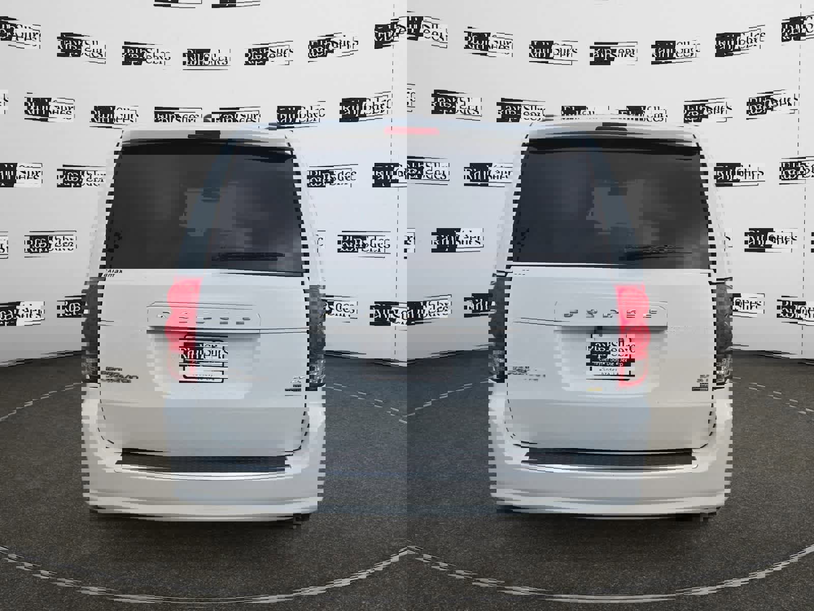 Used 2018 Dodge Grand Caravan SXT image 5