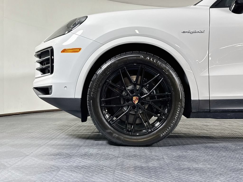 Certified 2026 Porsche Cayenne E-Hybrid Coupe AWD/4WD image 32