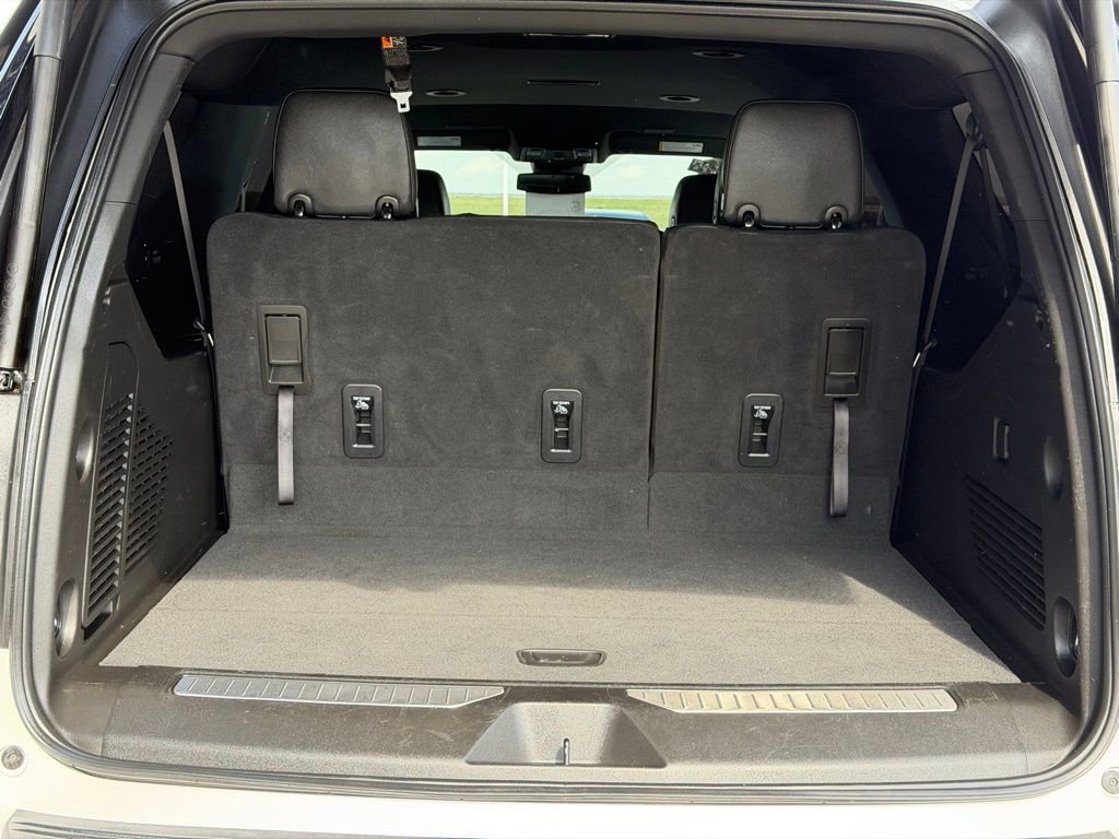 Used 2025 Chevrolet Suburban Z71 AWD/4WD image 8