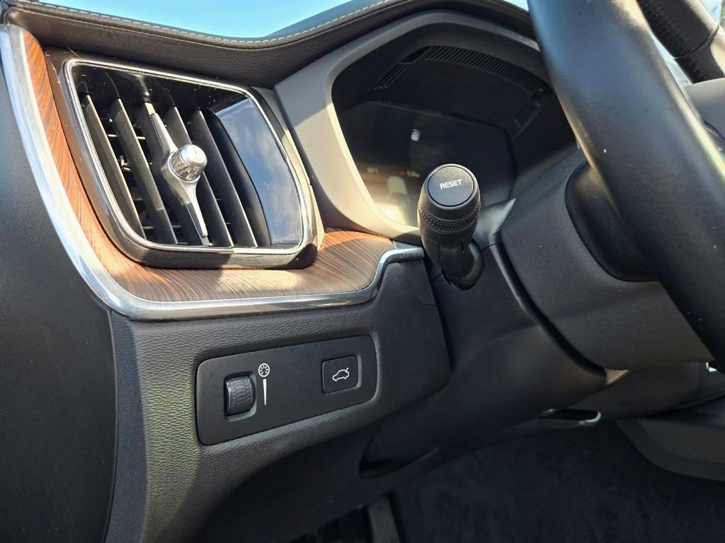 Used 2020 Volvo XC60 T5 Inscription image 29