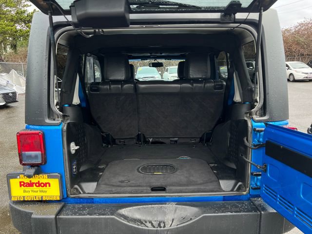 Used 2016 Jeep Wrangler Unlimited Rubicon w/ Connectivity Group image 18