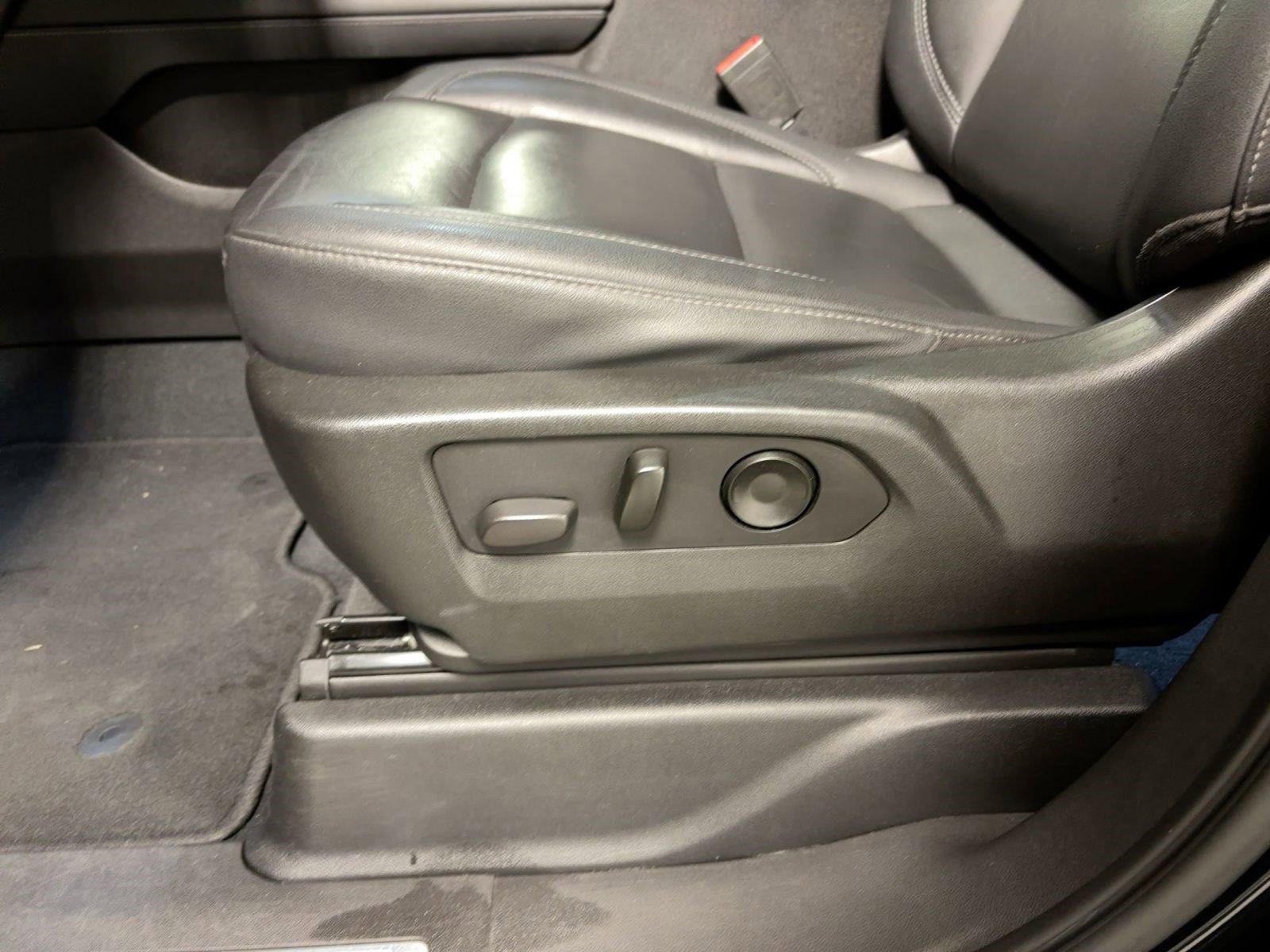 Used 2021 Chevrolet Tahoe Z71 w/ Z71 Off-Road Package image 12