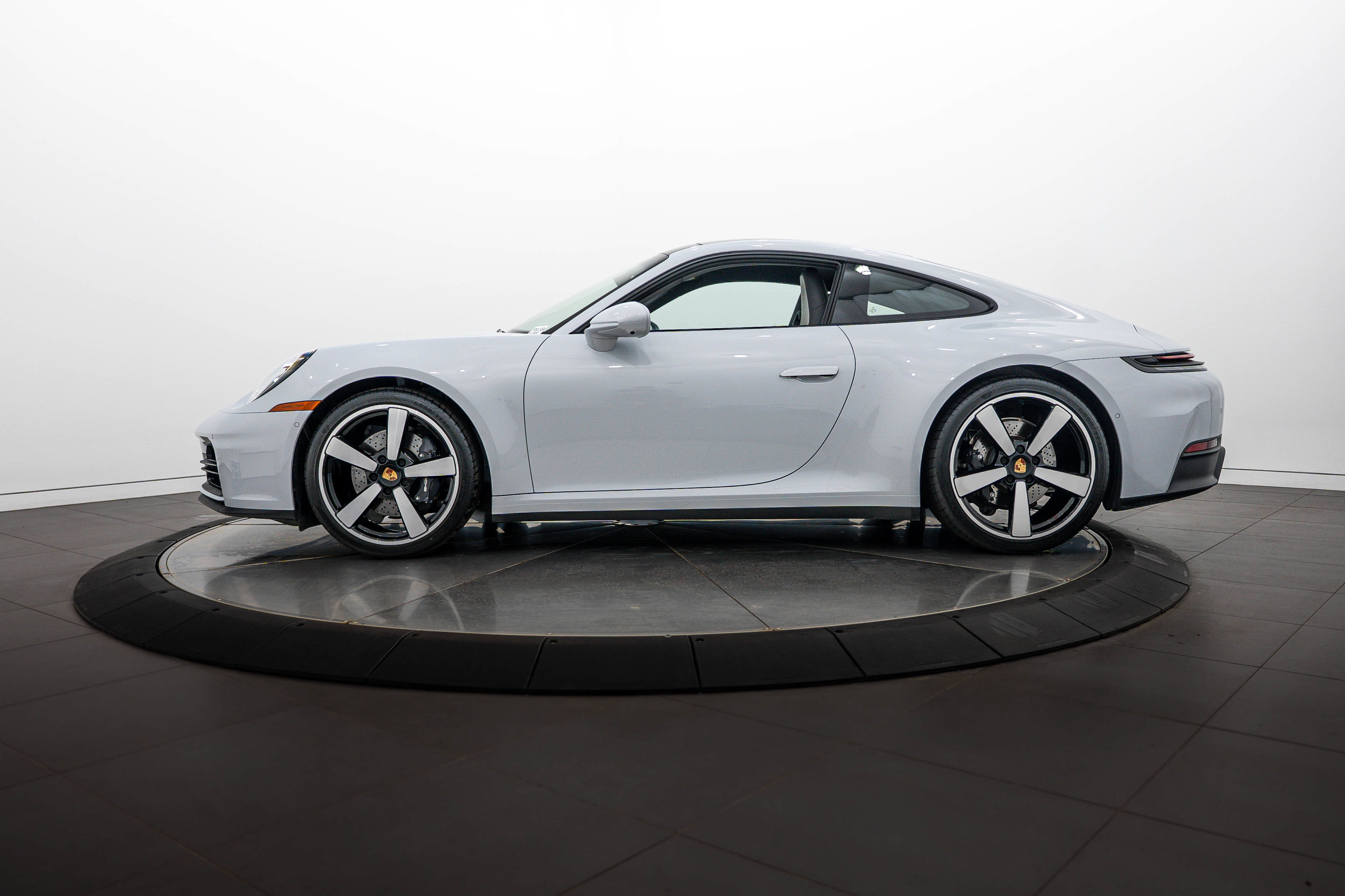 Certified 2025 Porsche 911 Carrera RWD image 2