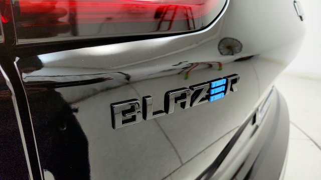 Used 2025 Chevrolet Blazer EV RS FWD image 36