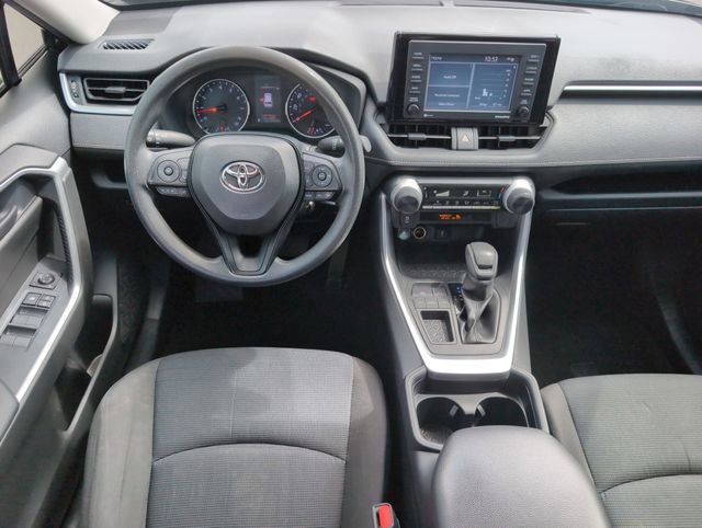 Used 2020 Toyota RAV4 LE FWD image 27