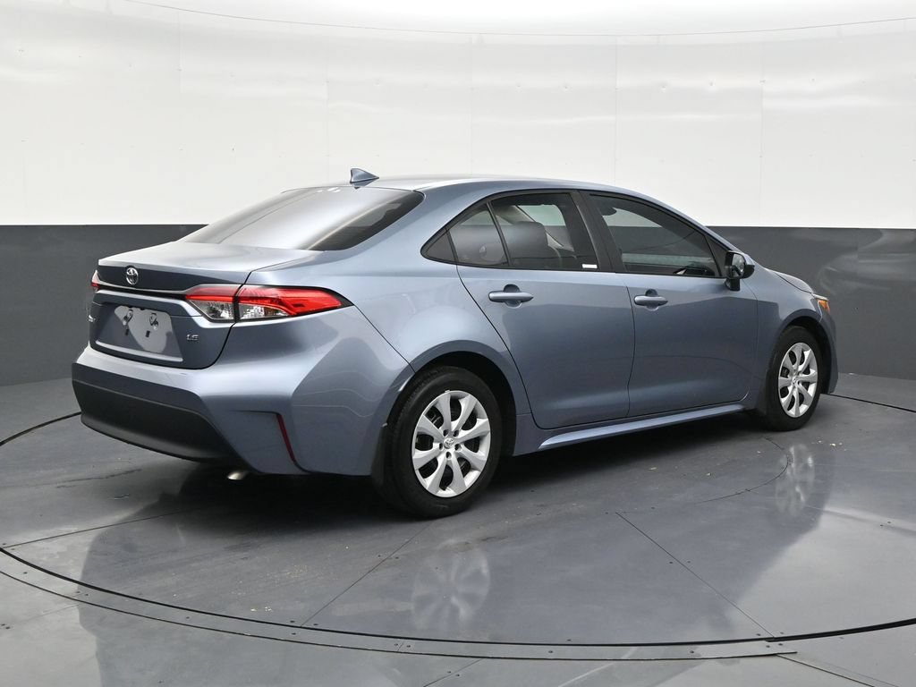 Used 2025 Toyota Corolla LE FWD image 5